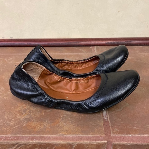 Lucky Brand Shoes - Lucky Brand Black Leather Flats size 7.5